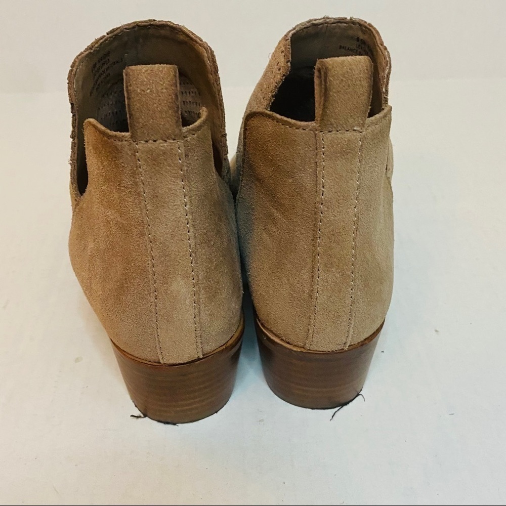 Dolce Vita Perforated Tivon Booties Tan Size:6.5 - Picture 3 of 6